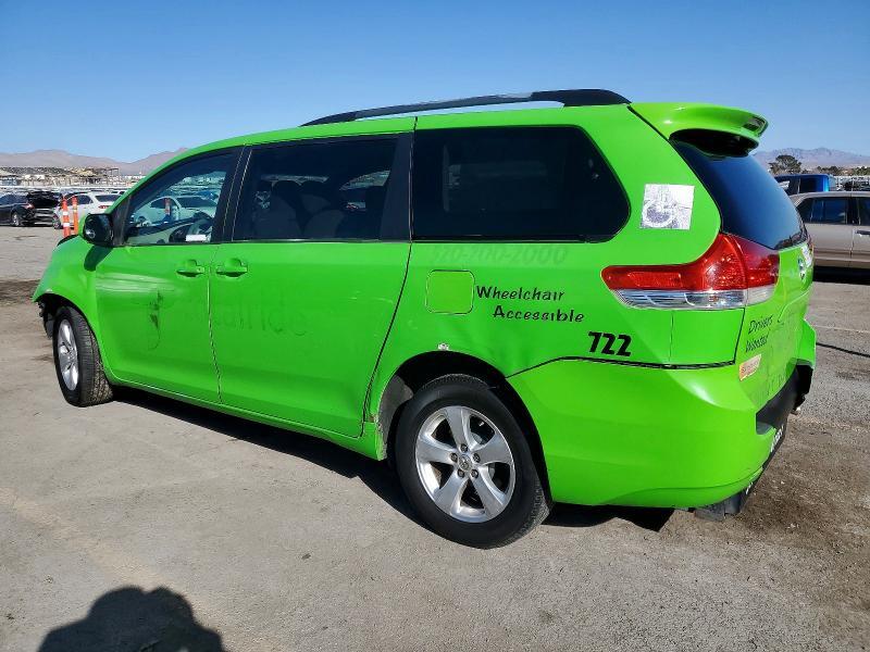 2014 TOYOTA SIENNA LE — Фото 2 из 14