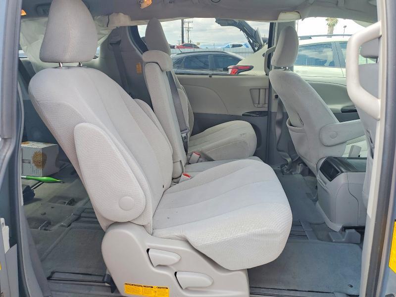 2014 TOYOTA SIENNA LE — Фото 10 из 12