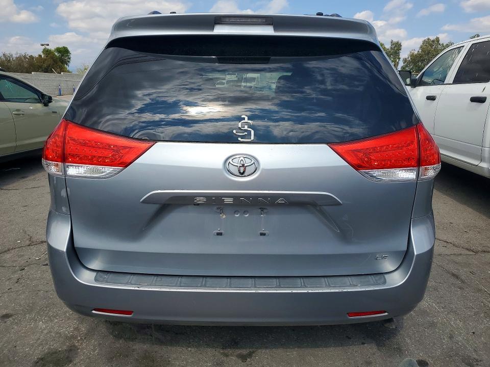 2014 TOYOTA SIENNA LE — Фото 6 из 12