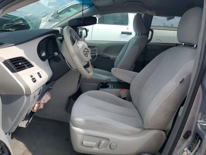 2014 TOYOTA SIENNA LE — Фото 7 из 12