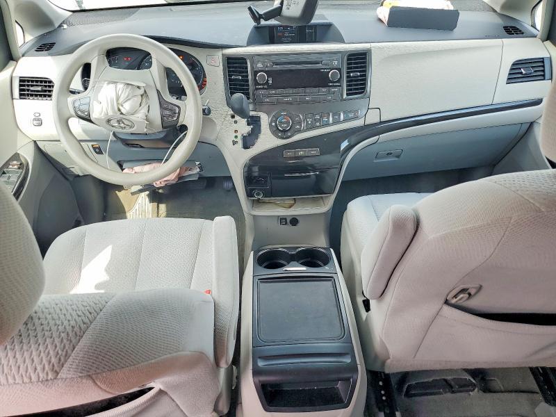 2014 TOYOTA SIENNA LE — Фото 8 из 12