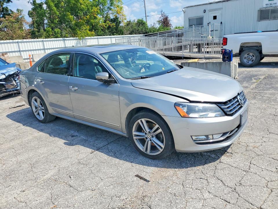 2014 VOLKSWAGEN PASSAT SE — Фото 4 из 12