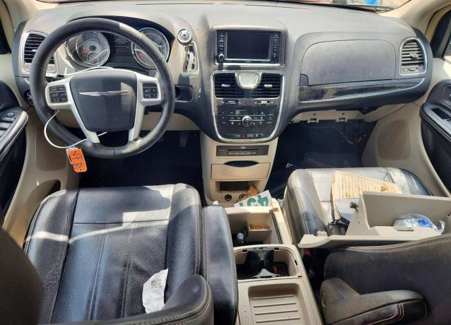 2015 CHRYSLER TOWN & COUNTRY TOURING L — Фото 8 из 13