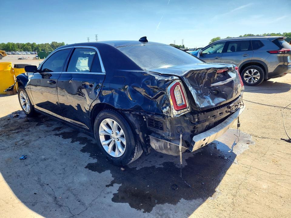 2015 CHRYSLER 300 LIMITED — Фото 2 из 11