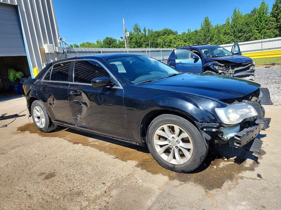 2015 CHRYSLER 300 LIMITED — Фото 4 из 11