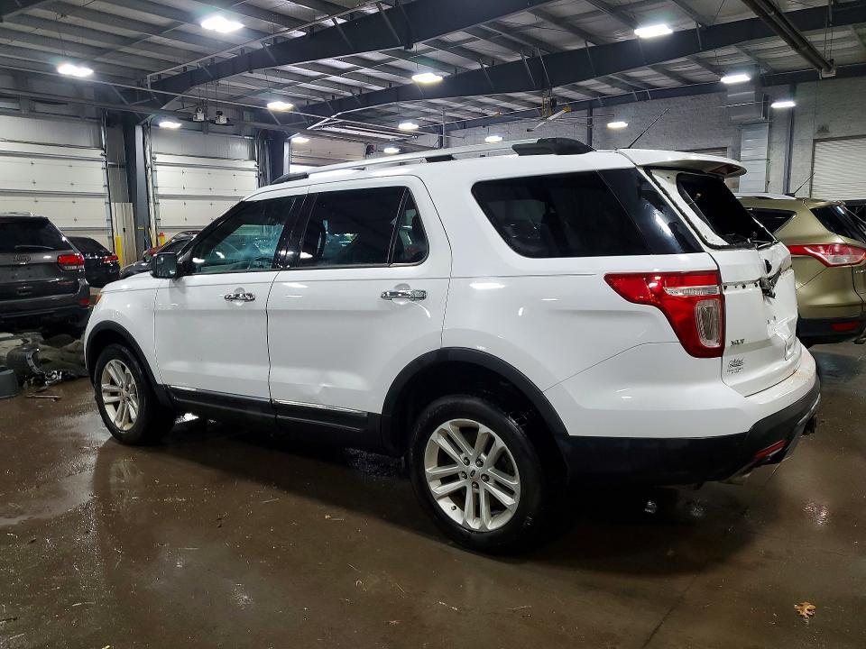 2015 FORD EXPLORER XLT — Фото 2 из 13