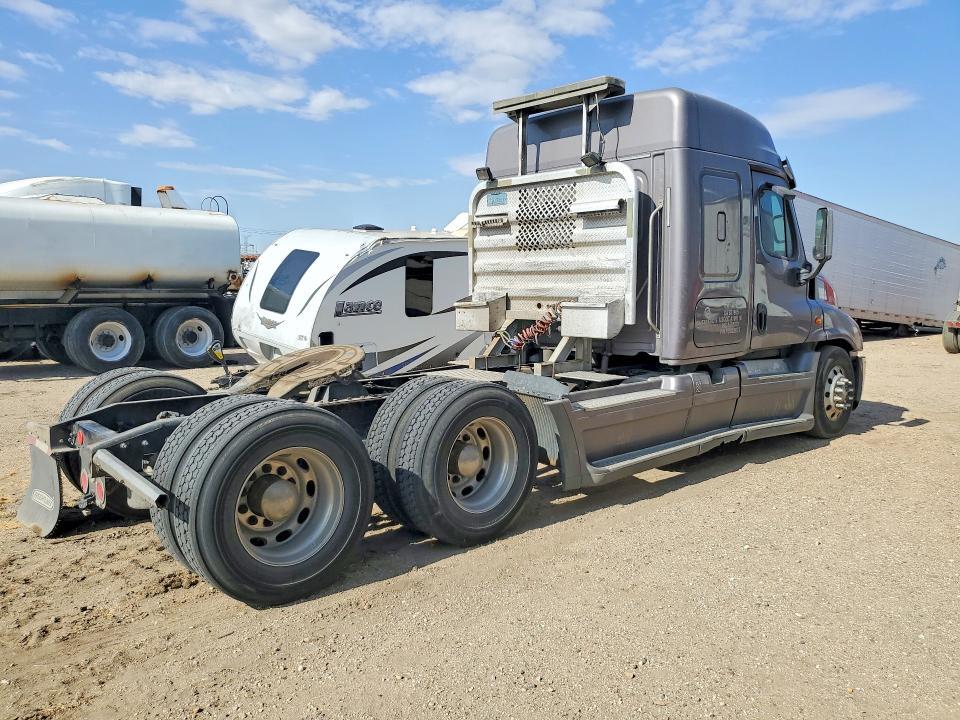 3AKJGLD63FSGL2675 2015 FREIGHTLINER CASCADIA photo no. 3