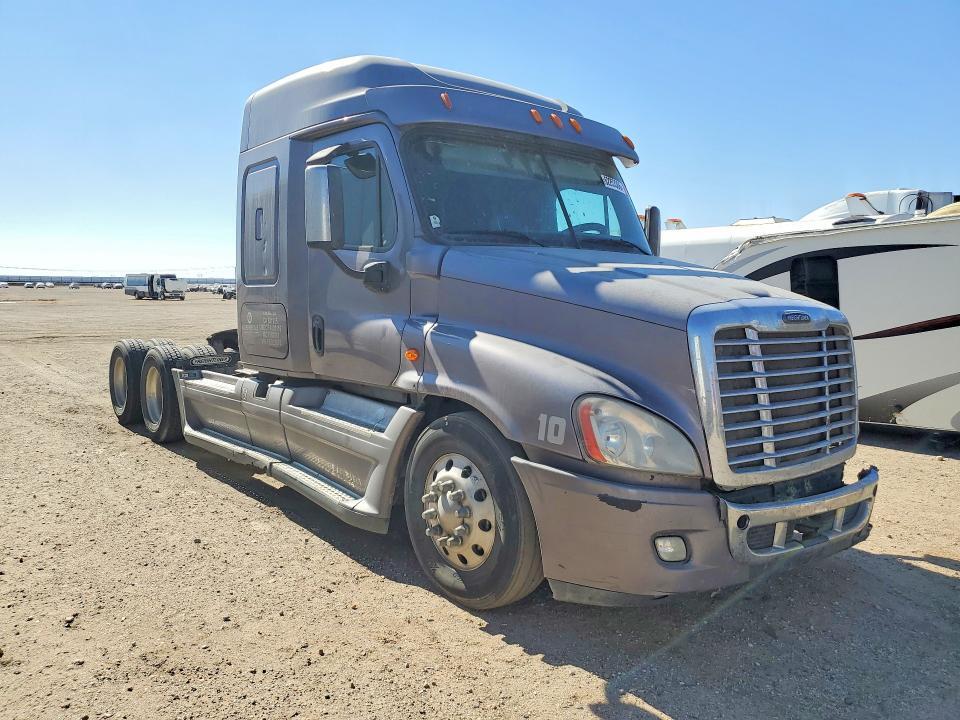 3AKJGLD63FSGL2675 2015 FREIGHTLINER CASCADIA photo no. 4
