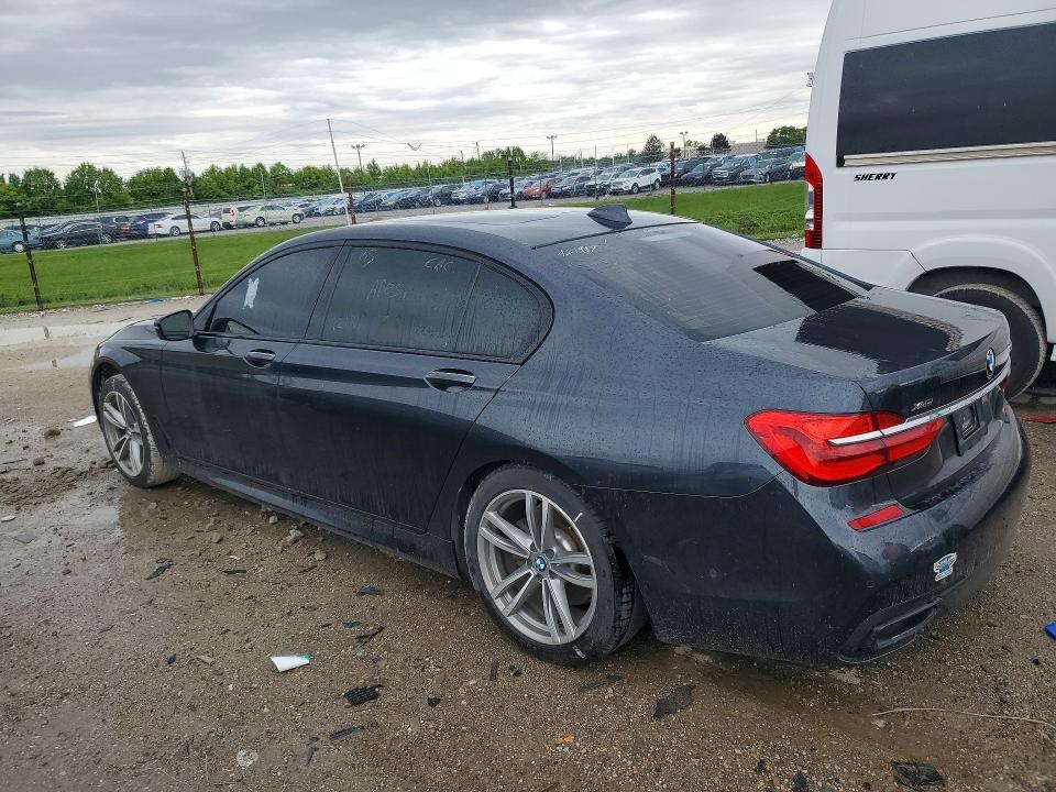 2017 BMW 750 XI — Фото 2 из 12