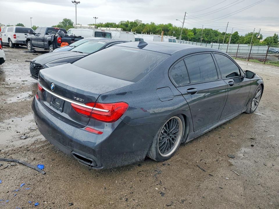 2017 BMW 750 XI — Фото 3 из 12