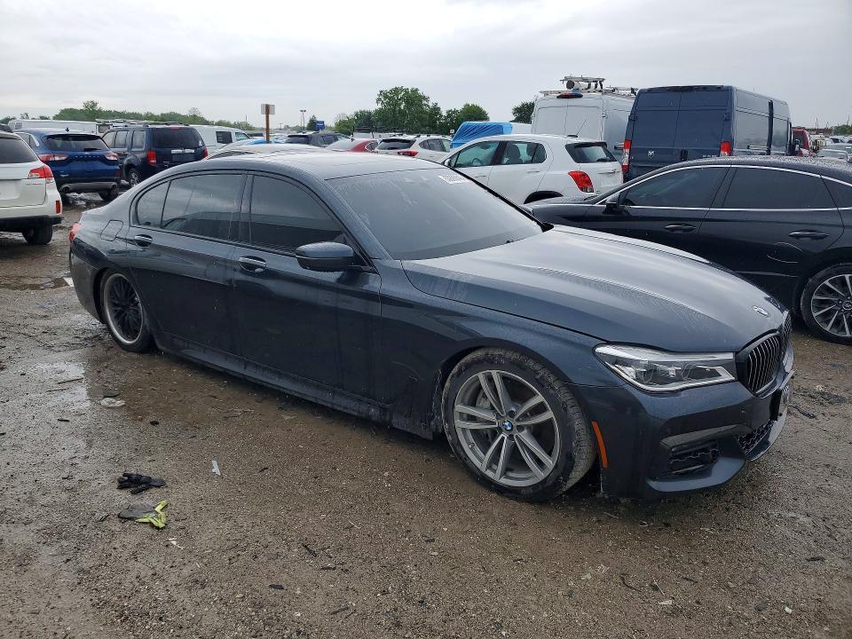2017 BMW 750 XI — Фото 4 из 12