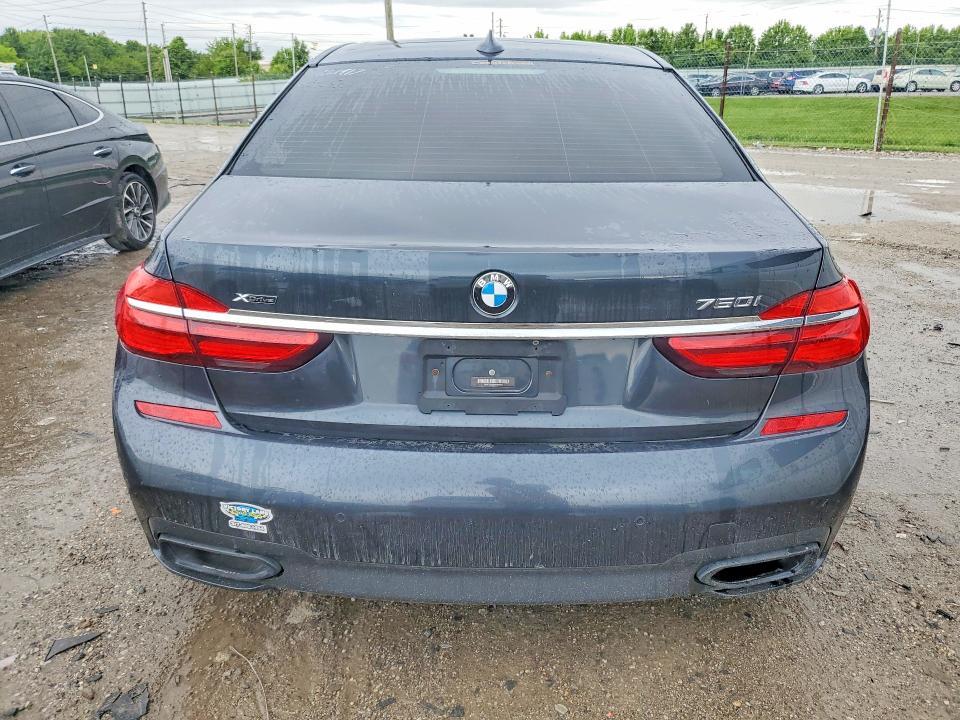 2017 BMW 750 XI — Фото 6 из 12