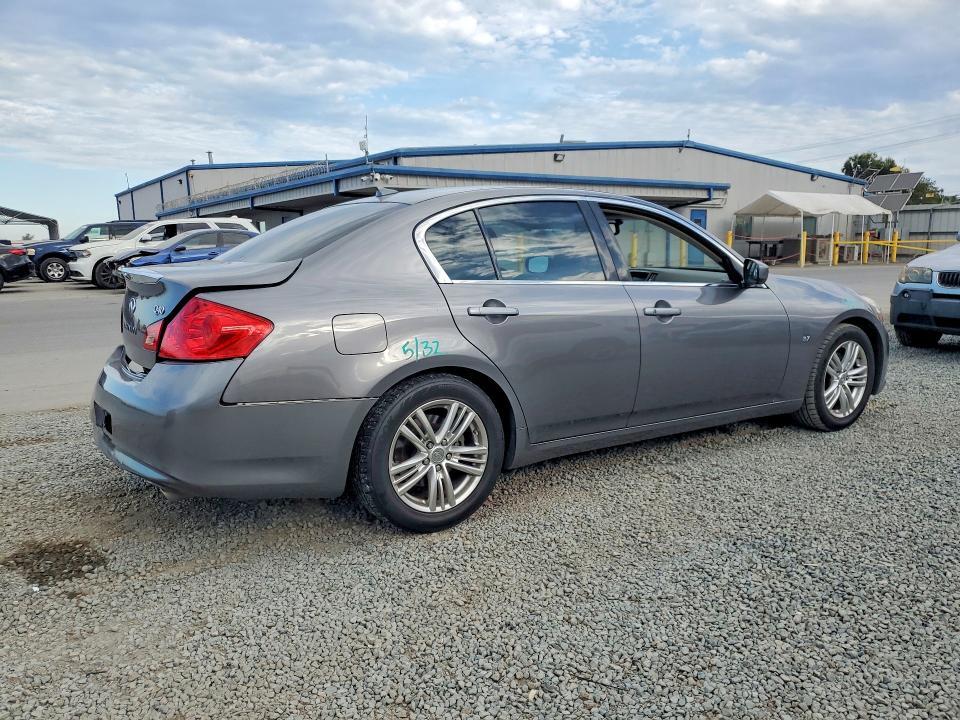 2015 INFINITI Q40 BASE — Фото 3 из 12