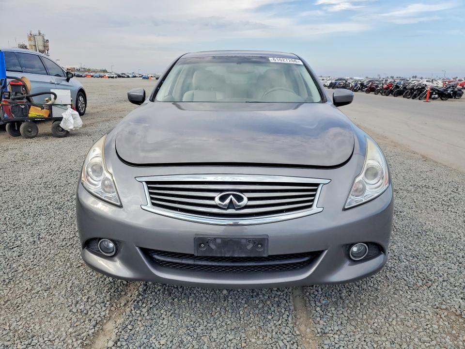 2015 INFINITI Q40 BASE — Фото 5 из 12