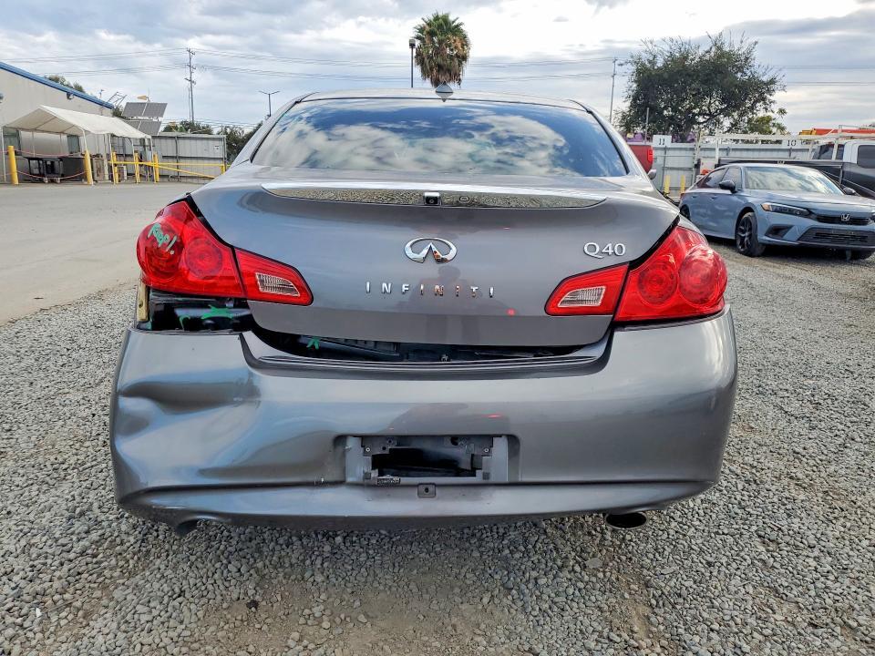 2015 INFINITI Q40 BASE — Фото 6 из 12