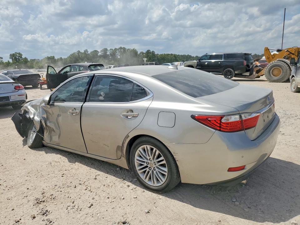 2015 LEXUS ES 350 — Фото 2 из 12