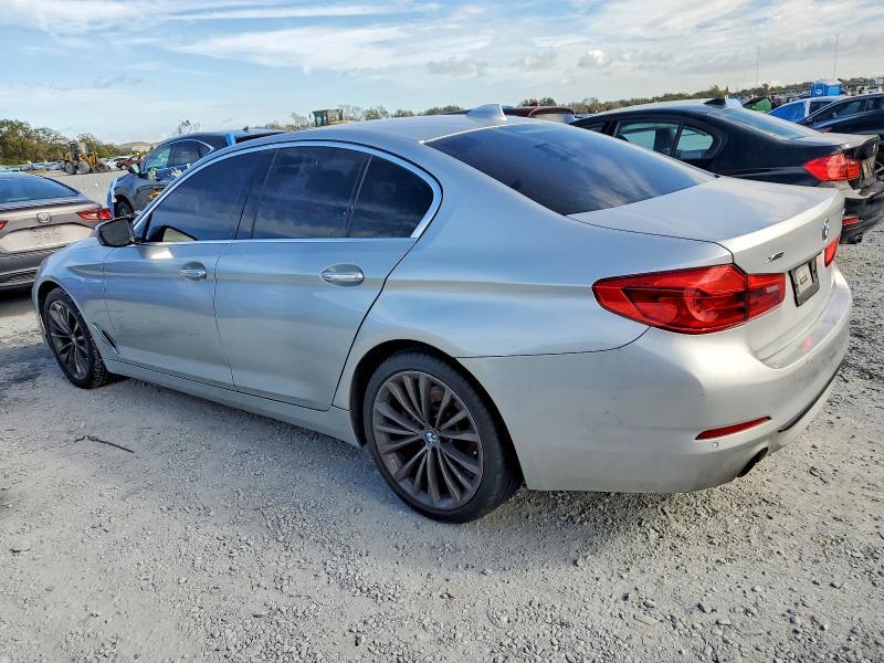 2017 BMW 530 XI — Фото 2 из 12