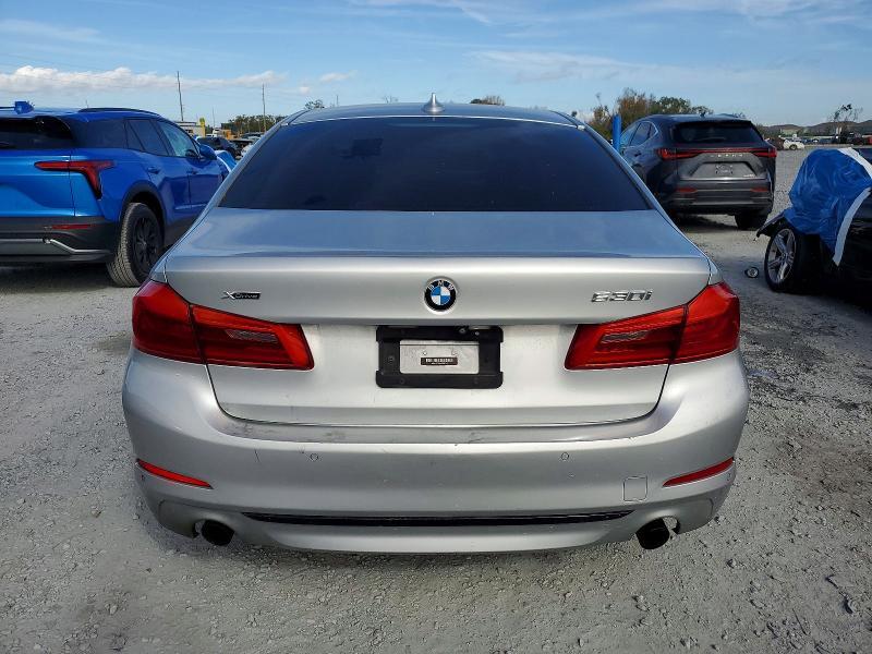 2017 BMW 530 XI — Фото 6 из 12