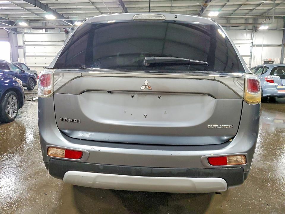 2015 MITSUBISHI OUTLANDER SE — Фото 6 из 14