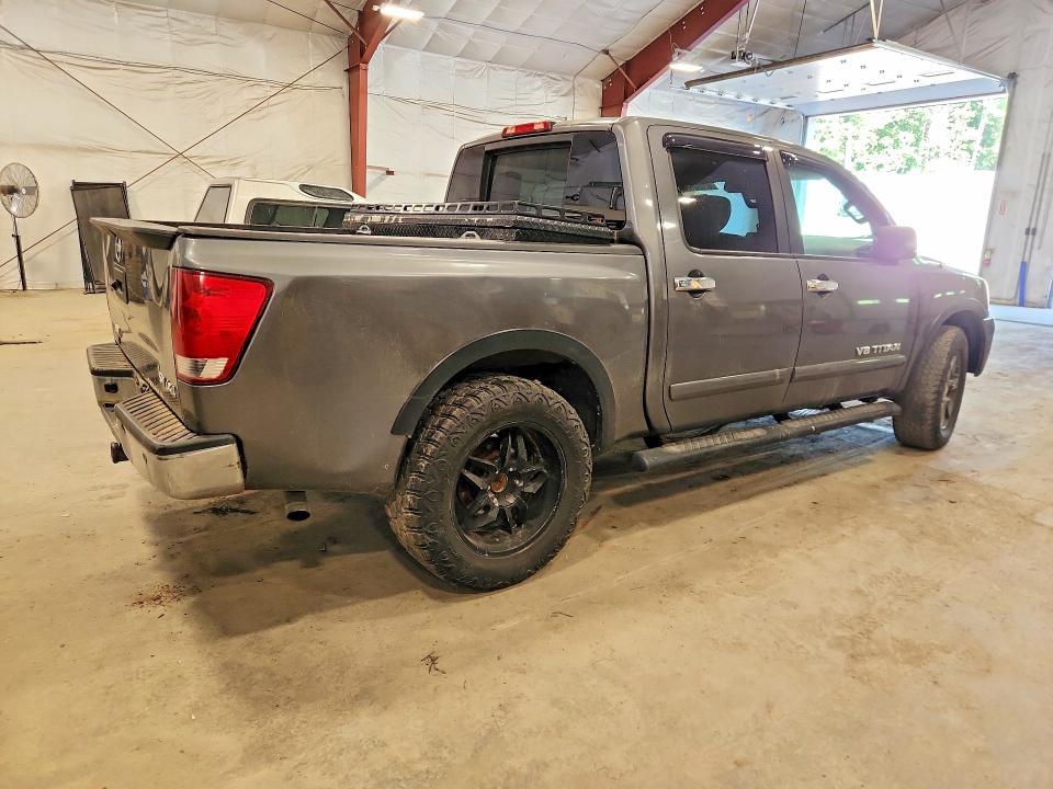 2015 NISSAN TITAN SV — Фото 3 из 12