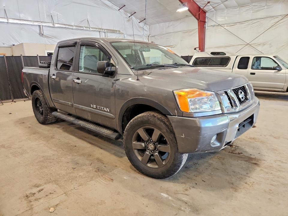 2015 NISSAN TITAN SV — Фото 4 из 12