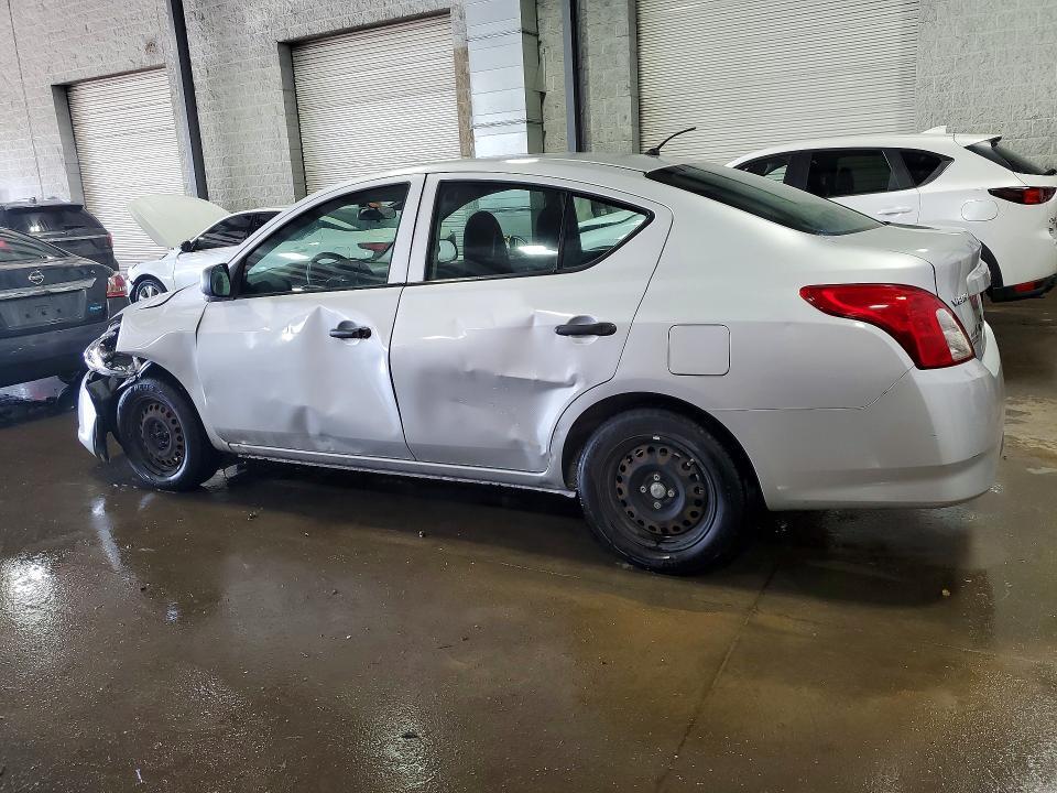 2015 NISSAN VERSA 1.6 S — Фото 2 из 12