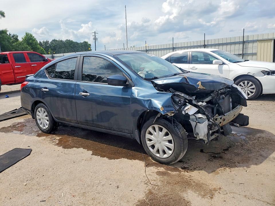 2015 NISSAN VERSA 1.6 SV — Фото 4 из 13
