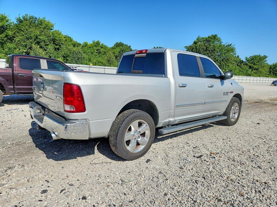 2015 RAM 1500 SLT — Фото 3 из 12