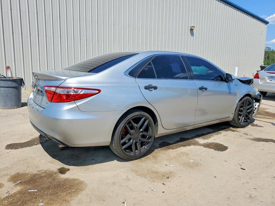 2015 TOYOTA CAMRY SE — Фото 3 из 12