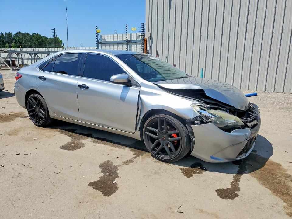 2015 TOYOTA CAMRY SE — Фото 4 из 12