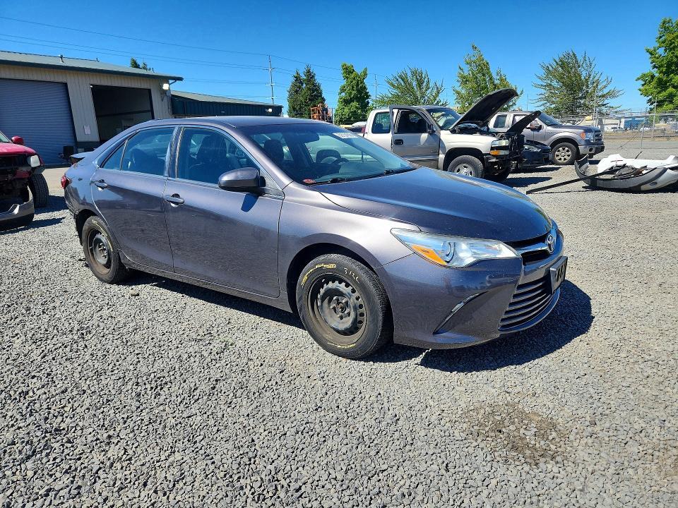 2015 TOYOTA CAMRY LE — Фото 4 из 13