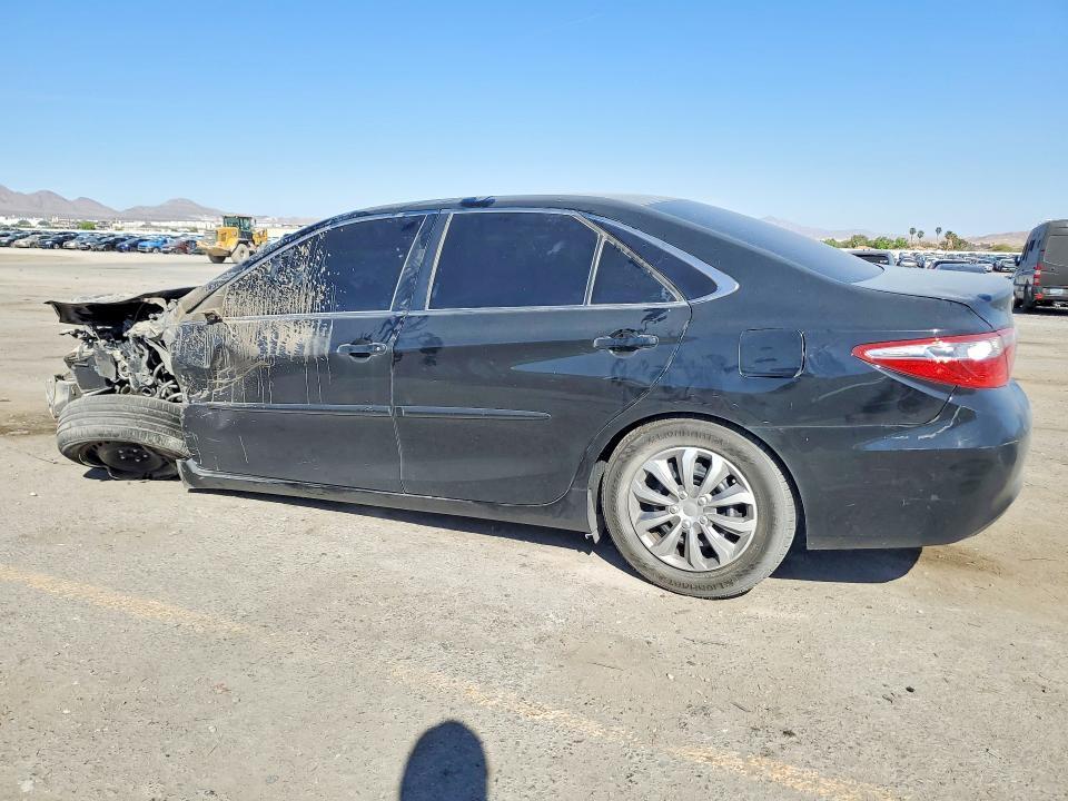 2015 TOYOTA CAMRY LE — Фото 2 из 13