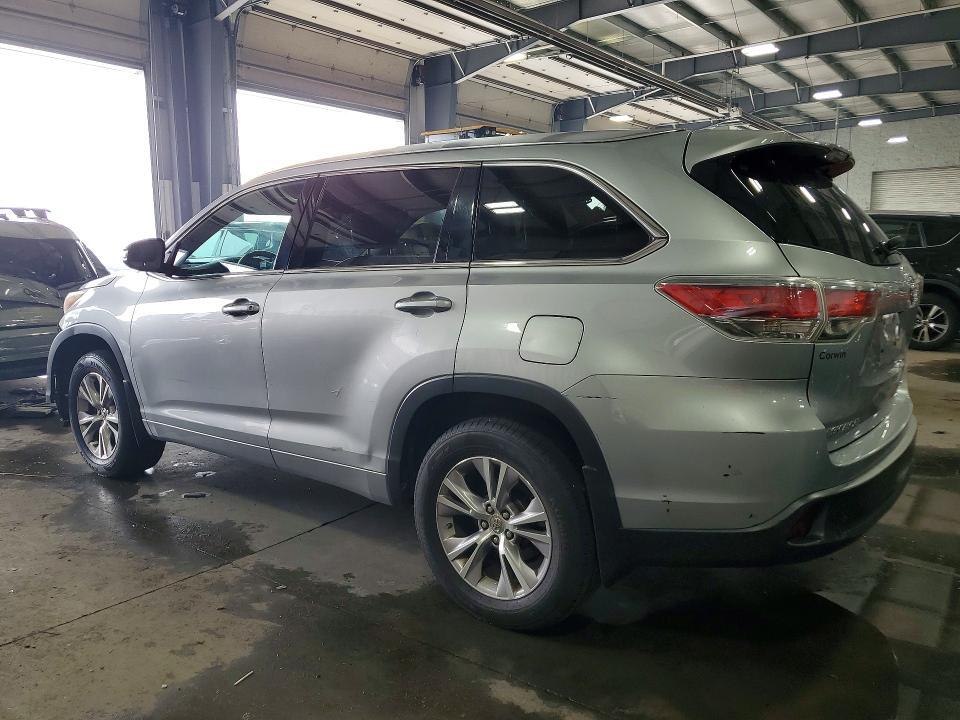 2015 TOYOTA HIGHLANDER XLE — Фото 2 из 14