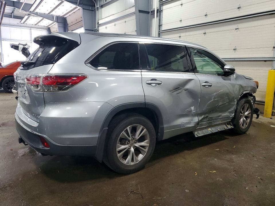 2015 TOYOTA HIGHLANDER XLE — Фото 3 из 13