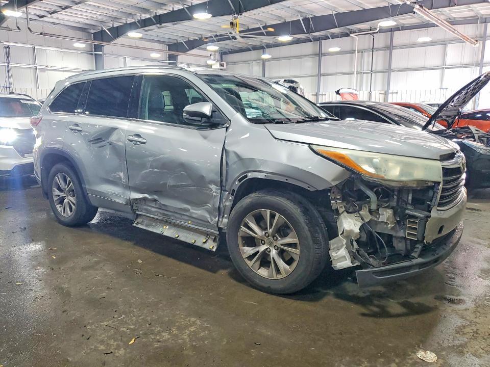 2015 TOYOTA HIGHLANDER XLE — Фото 4 из 13