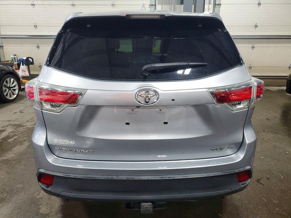 2015 TOYOTA HIGHLANDER XLE — Фото 6 из 13
