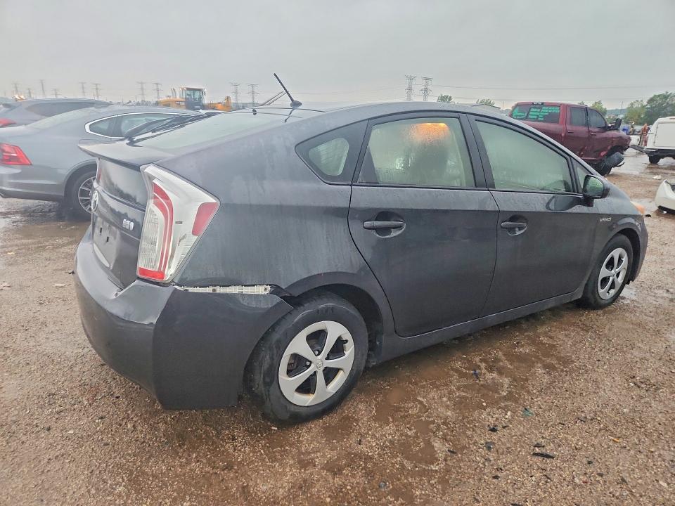 2015 TOYOTA PRIUS TWO — Фото 3 из 12