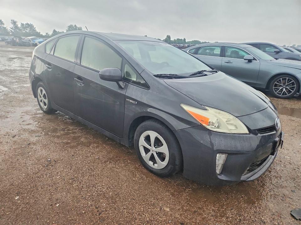 2015 TOYOTA PRIUS TWO — Фото 4 из 12