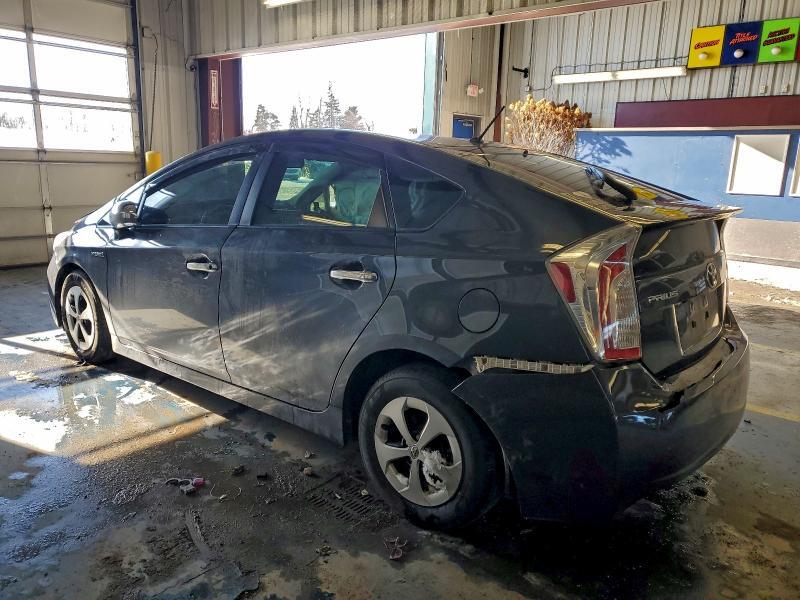 2015 TOYOTA PRIUS TWO — Фото 2 из 12