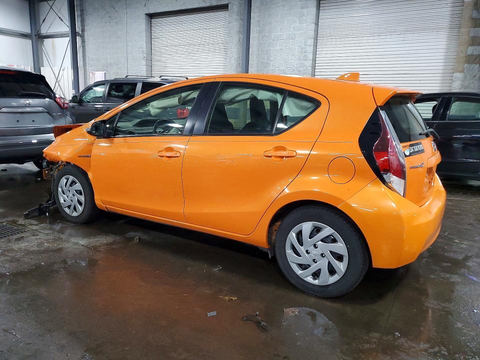 2015 TOYOTA PRIUS C ONE — Фото 2 из 14