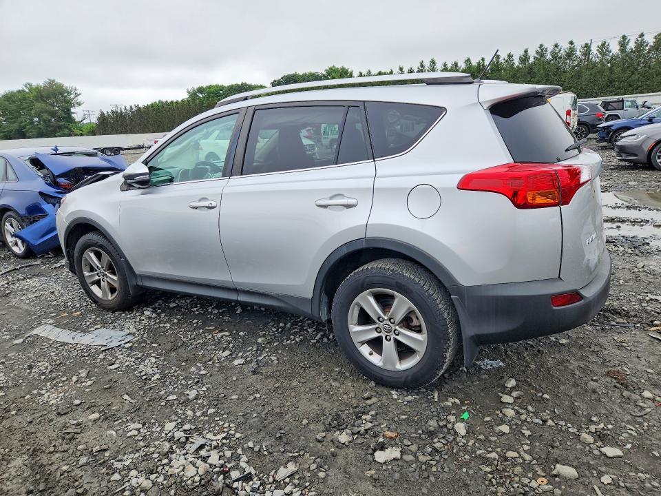 2015 TOYOTA RAV4 XLE — Фото 2 из 12