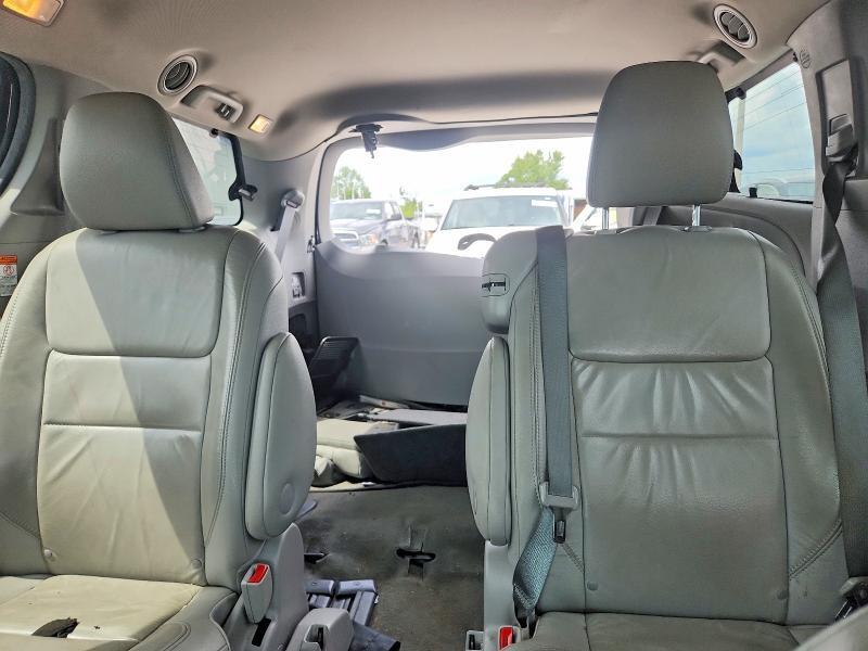 2015 TOYOTA SIENNA XLE PREMIUM 8-PASSENGER — Фото 10 из 13