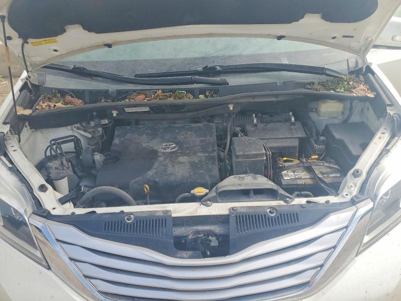 2015 TOYOTA SIENNA LIMITED PREMIUM 7-PASSENGER — Фото 12 из 13