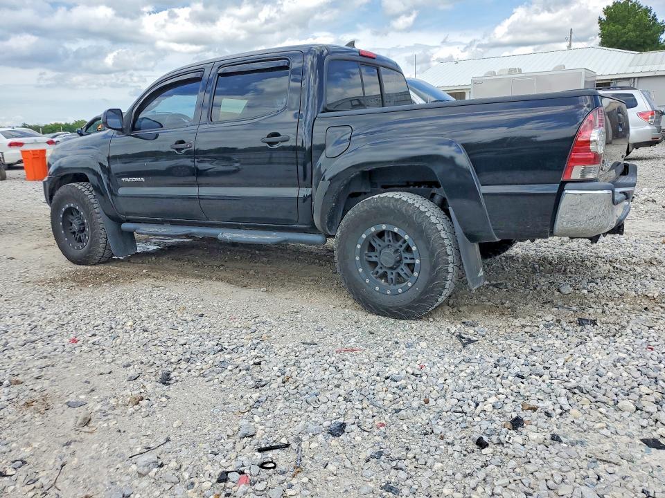 2015 TOYOTA TACOMA V6 — Фото 2 из 12