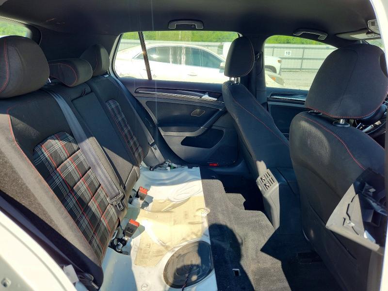 2015 VOLKSWAGEN GTI — Фото 10 из 13