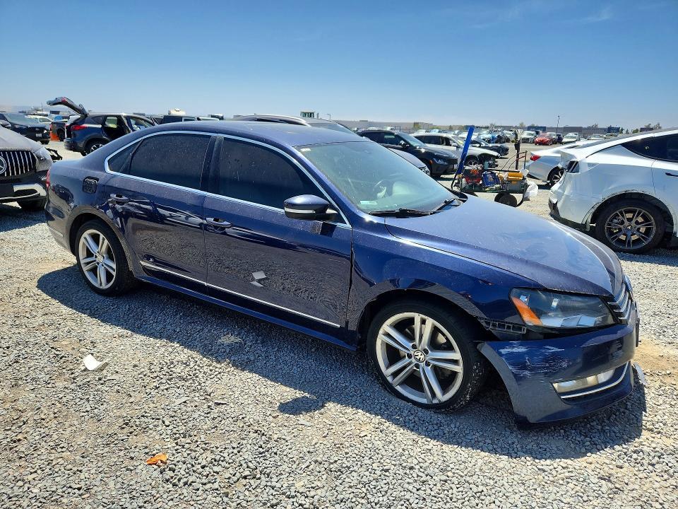 2015 VOLKSWAGEN PASSAT SE — Фото 4 из 12