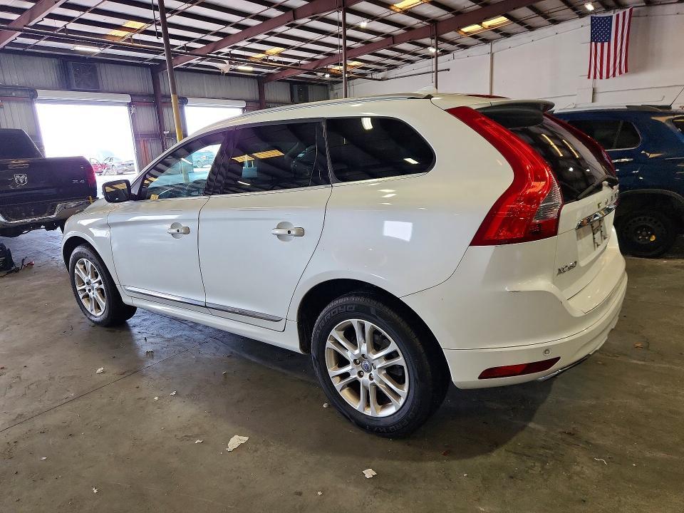 2015 VOLVO XC60 T5 PLATINUM — Фото 2 из 13