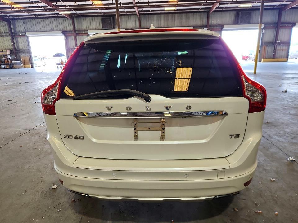 2015 VOLVO XC60 T5 PLATINUM — Фото 6 из 13