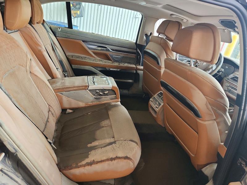 2016 BMW 750 XI — Фото 10 из 12