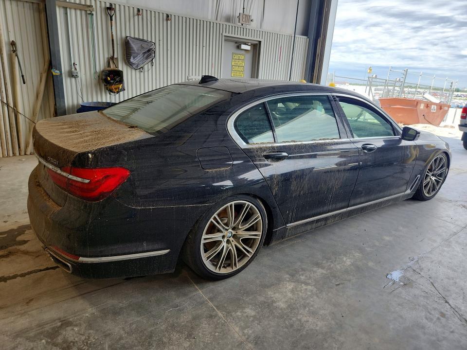 2016 BMW 750 XI — Фото 3 из 12